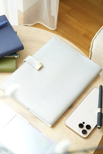 Victoria's Journals Executive Vegan Leather Notebook. 19X25 Cm. 100 Grams. 176 Pages. Edge Gilded Silver