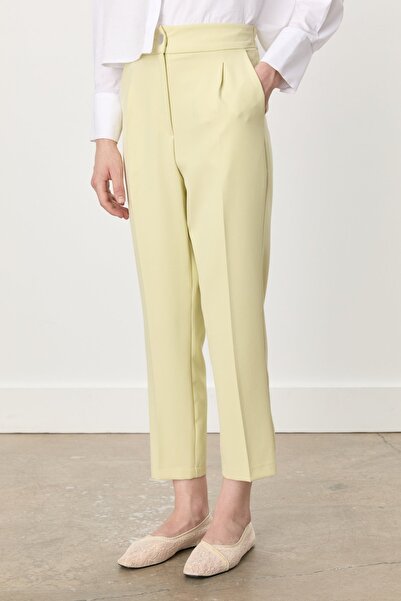 Nihan Arka Beli Lastikli Havuç Pantolon Fıstık Yeşili