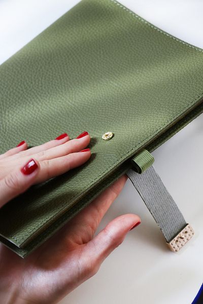 Victoria's Journals Executive Vegan Leather Notebook. 19X25 Cm. 100 Grams. 176 Pages. Edge Gilded Green