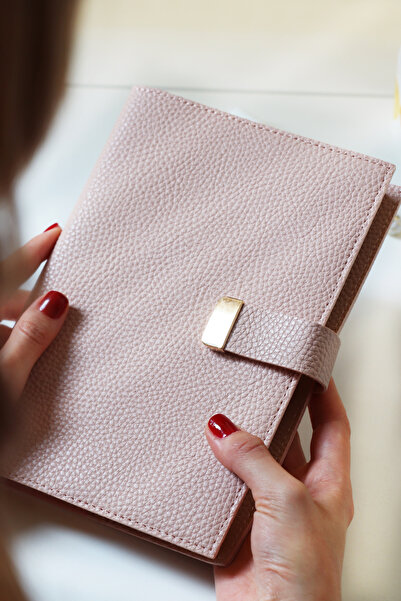 Victoria's Journals دفتر ملاحظات من الجلد النباتي التنفيذي. أ5. 100 جرام. 240 صفحة. حافة مطلية بالخوخ