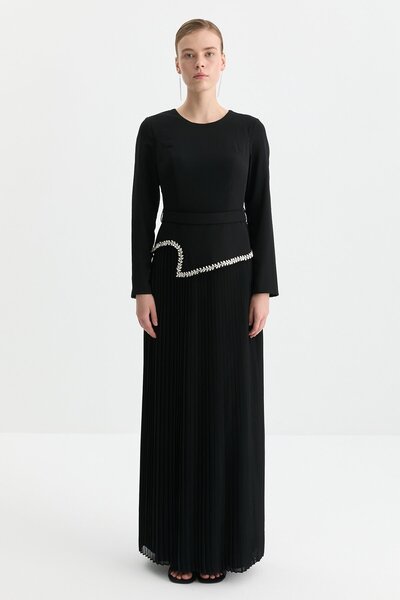 Nihan Taş Detaylı Pilise Etekli Elbise Siyah