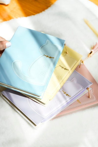 Victoria's Journals Cepli Fermuarlı. Geçmeli Vegan Kapaklı Defter 13x18 cm.100 gr. Çizgili