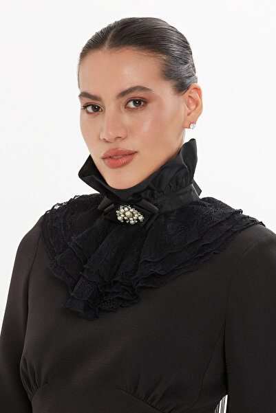 GİZİA Broş Detaylı Siyah Yaka