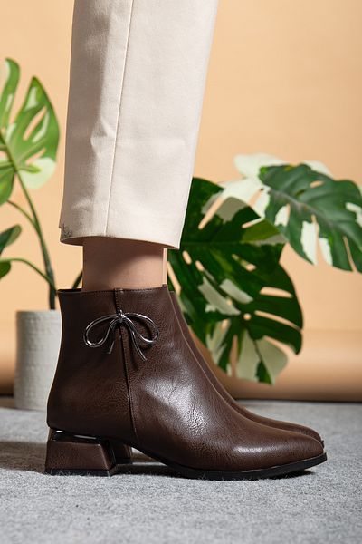 AYENDE MODA Brown Ankle Length Zippered Buckle Metal Detail Pointed Toe Thick Heel Boots