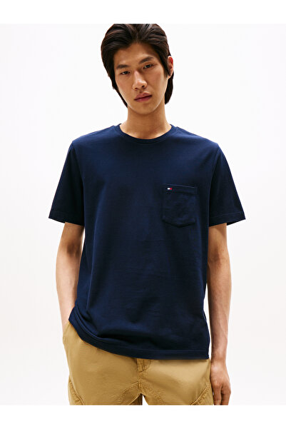 Tommy Hilfiger تي شيرت تومي هيلفيغر ديزرت سكاي للرجال بأكمام قصيرة ورقبة دائر...