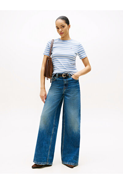 Tommy Hilfiger تي شيرت تومي هيلفيغر نسائي قصير الأكمام برقبة دائرية من طراز نيو سليم كودي، أزرق فاتح/بيج