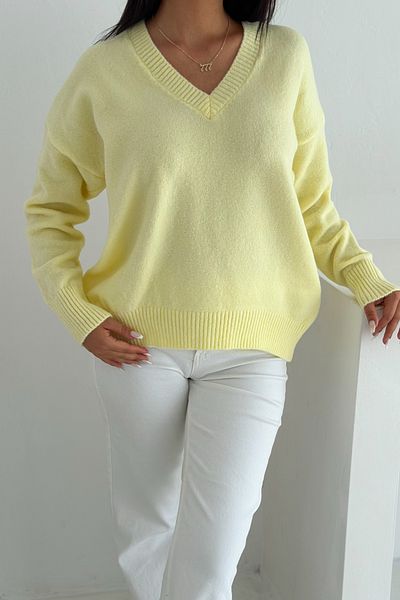 FEMELLE Yellow V-Neck Knitwear Sweater - Oversize - Standard Size Basic Knitwear Sweater