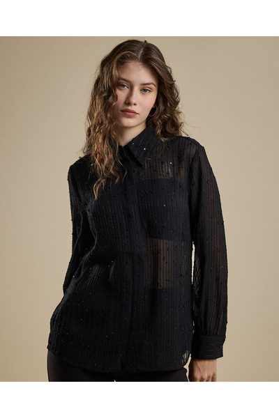 R&B قميص مطرز بياقة كلاسيكية وأكمام طويلة