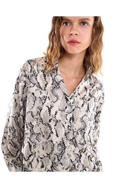 R&B قميص بطبعة جلد الثعبان مع ياقة كلاسيكية وأكمام طويلة