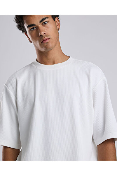 R&B Textured T-Shirt with Crew Neck and Short Sleeves