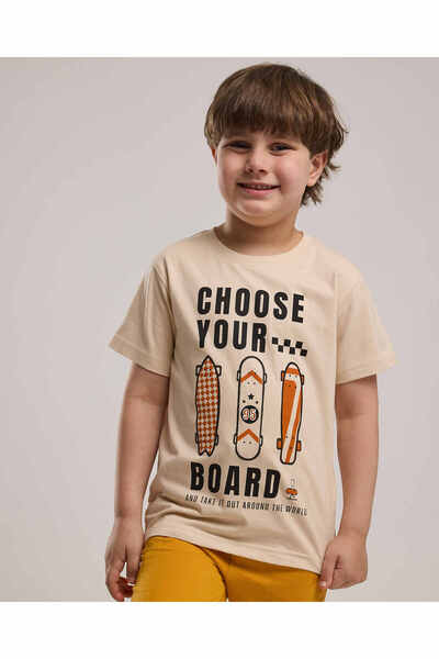 R&B تي شيرت بطبعة جرافيكية مع رقبة دائرية وأكمام قصيرة