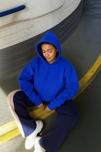 DM DOLCE MORE سترة رياضية بلون واحد مصنوعة من القطن الممشط بثلاث خيوط للجنسين