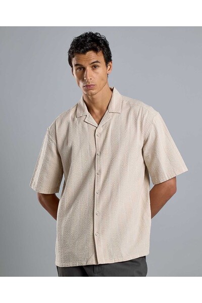 R&B قميص مخطط بياقة ريفير وأكمام قصيرة