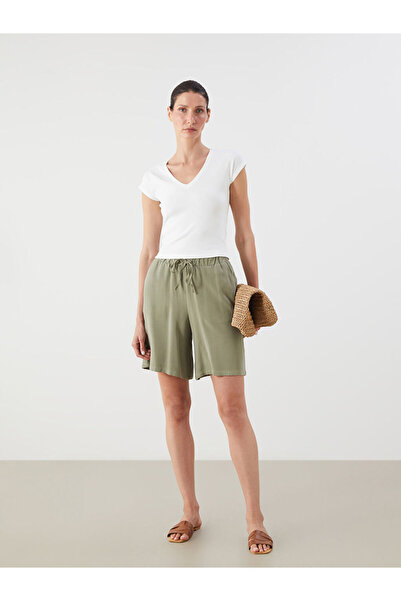 LC Waikiki شورت جينز نسائي بتفاصيل ممزقة من ستايل ستايندرز ستاندرد فيت من UZG...