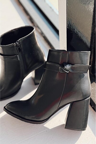 I Love Shoes Oxsend Mat Deri Kurdele Detaylı Siyah Topuklu Bot