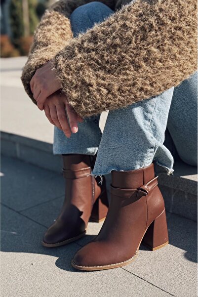 I Love Shoes Oxsend Mat Deri Kurdele Detaylı Acı Kahve Topuklu Bot