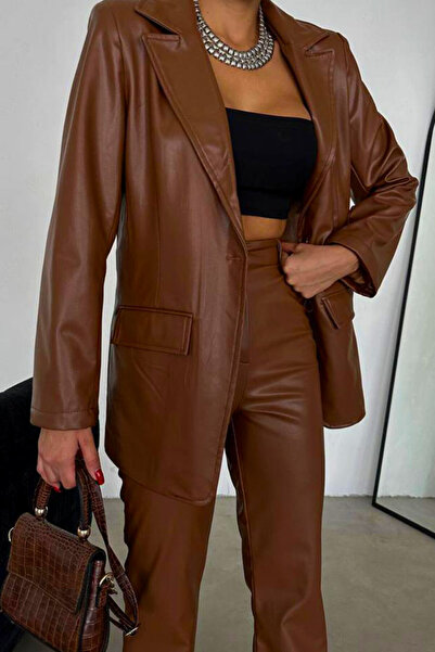 FashionForYou Κομψό κοστούμι TheOne, από οικολογικό δέρμα, καμπάνα παντελόνι και σακάκι, καφέ