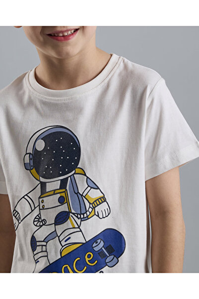 R&B Graphic Print T-Shirt with Crew Neck and Short Sleeves