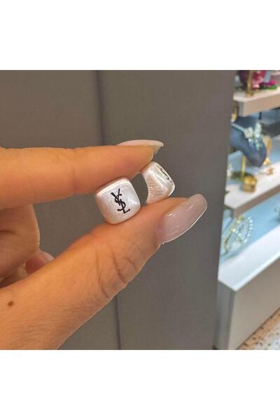 neslyaccessories أقراط ماركة فضية من الخلف