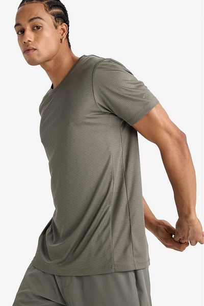 DeFacto New Season Defactofit Slim Fit Slim Fit Crew Neck Quick Drying Breathable Stretchy