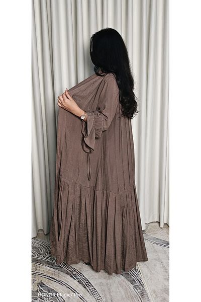 Elegance and beauty Linen lined abaya with flared pleats