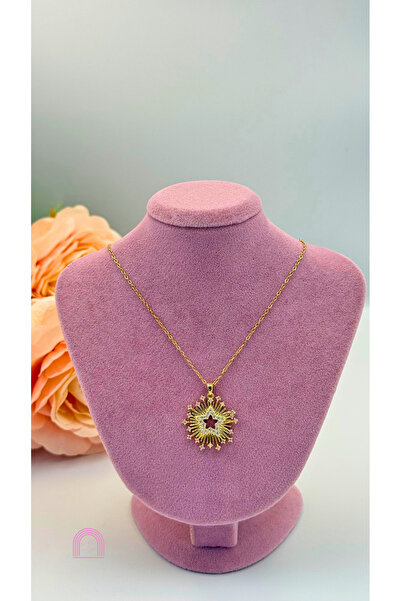 Moond Accessories قلادة من حجر الزركون الصلب والذهب على شكل نجمة