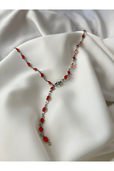 Berilya Aksesuar قلادة فضية على شكل بيضاوي باللون الأحمر