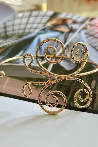 Trendy Butik إكسسوار الأكمام بنمط الفراشة (سوار بازو)