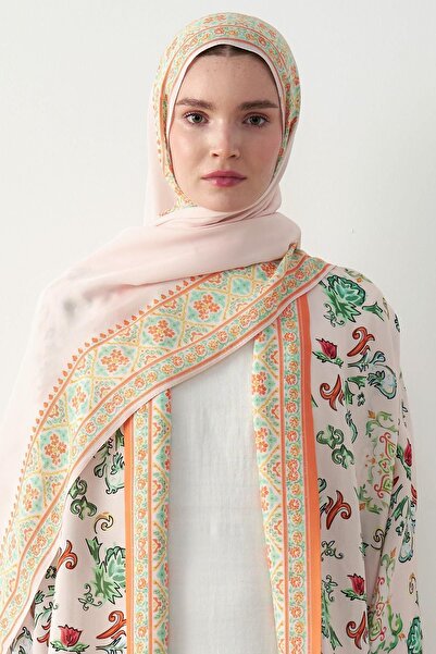 carell Pearl Monogram Flush Shawl Powder