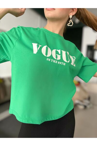 Sheesy تي شيرت نسائي بطبعة فيروسية من VO GUE