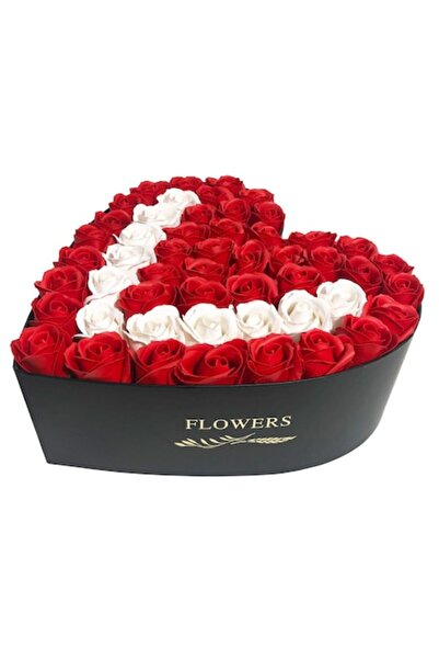 OEM Aranjament floral personalizat cu litera V - Cutie neagră în formă de inimă cu 49 de trandafiri de săpun