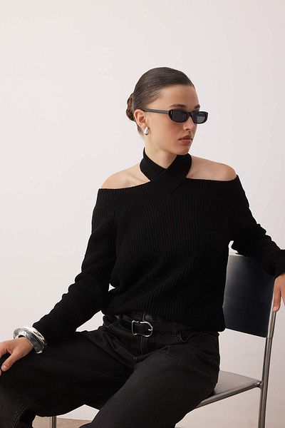 Trendyol Collection Black Collar Detailed Crop/Short Knitwear Sweater Twoaw26Kz00105