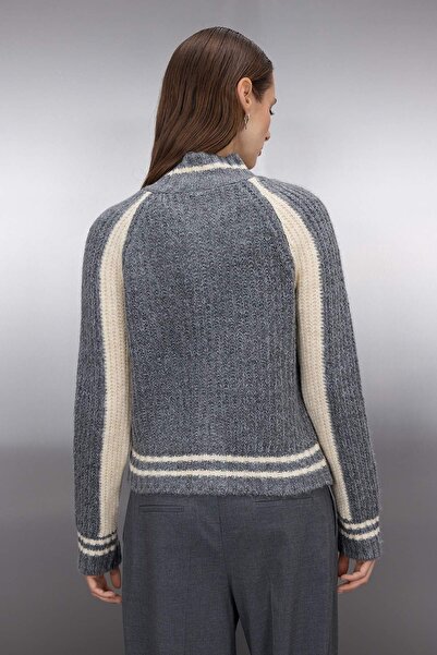 Trendyol Collection Gray Soft Textured Zippered Knitwear Cardigan Twoaw26Hi00154