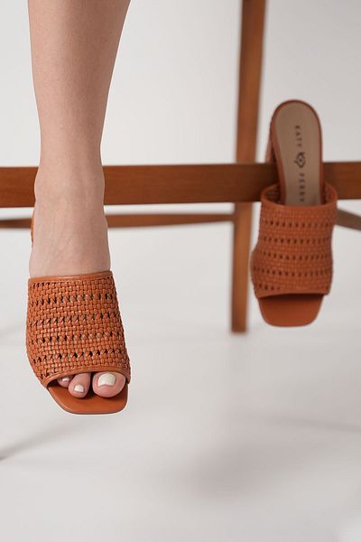Katy Perry Tan Women - Tan Straw Heeled Slippers