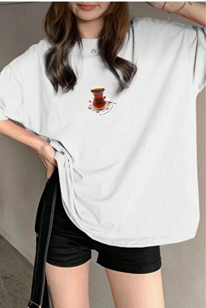 NO 601 Kadın Beyaz Çay Is The Main Character Baskılı Trend Bol Kalıp Tshirt