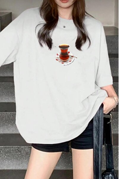 NO 601 Kadın Beyaz Çay Is The Main Character Baskılı Trend Bol Kalıp Tshirt