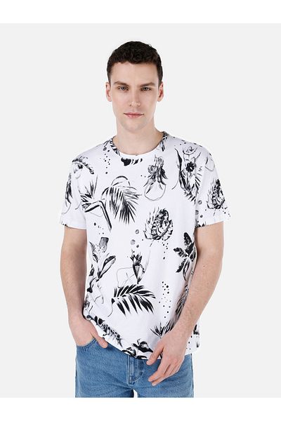 Colin's Regular Fit Round Neck Printed Men's White Short Sleeve T-Shirt
