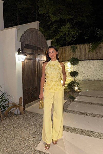 Butik İnci İşlemeli Peplum Halter Bluz & Beyaz Palazzo Pantolon Takım