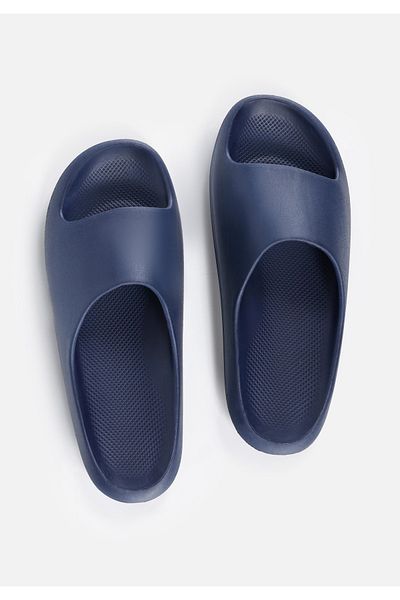 Colin's Men's Black Slippers