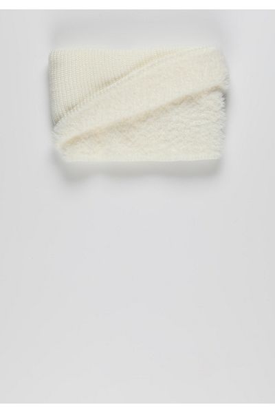 Colin's Women's Ecru Scarf