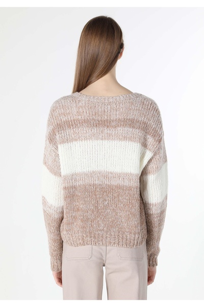 Colin's Regular Fit V Yaka Çizgili Kadın Bej Kazak