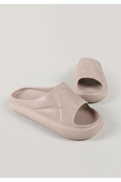 Colin's Women's Beige Slippers