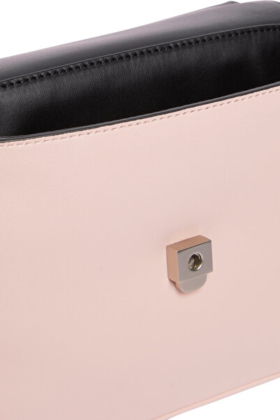 Calvin Klein Női márka logója Stílusos kivitelű válltáska 1Pink1 válltáska K60K610829 TFT