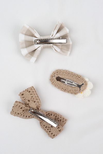 Le Mabelle Mink Knitted Flower 3-Piece Buckle Set