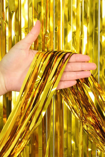 Le Mabelle Shiny Gold Fringe and Curtain Party Ornament