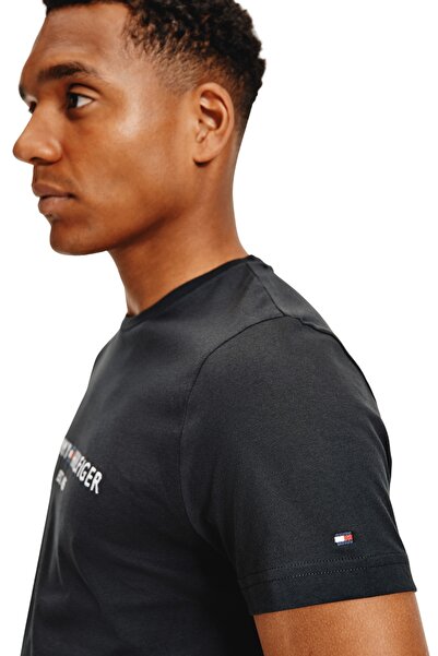 Tommy Hilfiger تي شيرت أسود من القطن العضوي بشعار العلامة التجارية للرجال مناسب للاستخدام اليومي MW0MW11465B