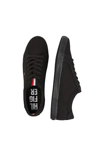 Tommy Hilfiger H2285Arlow 1D Model Outfit