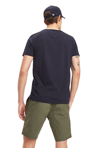 Tommy Hilfiger تي شيرت رجالي من القطن العضوي باللون الأزرق الداكن مع شعار العلامة التجارية مناسب للاستخدام اليومي MW0MW114