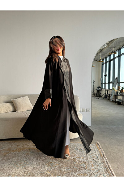 outline Elegant black abaya with a semi-circular cut