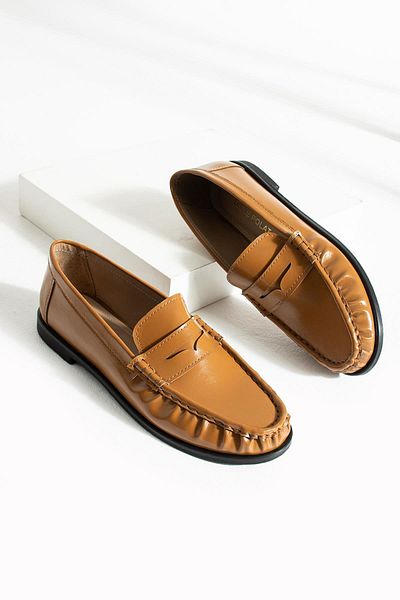 diclepolat Lucy Women's Tan Wrinkled Patent Leather Loafer Saddle Detailed Comfortable Daily Shoes
